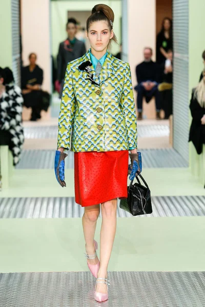 Look 30